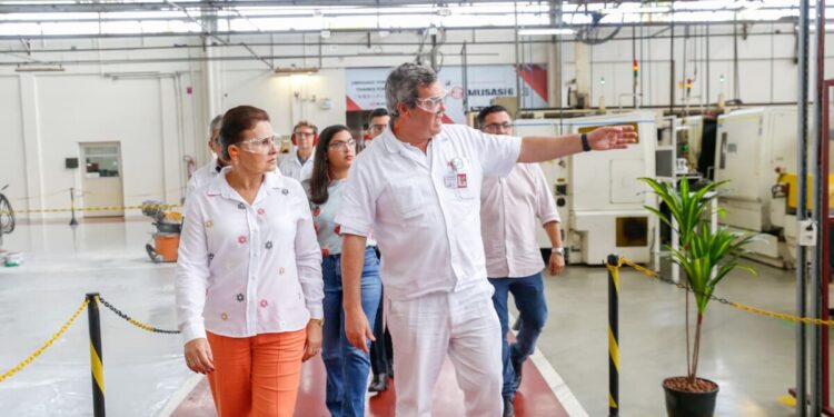 Prefeita de Igarassu visita a fábrica da Musashi do Brasil